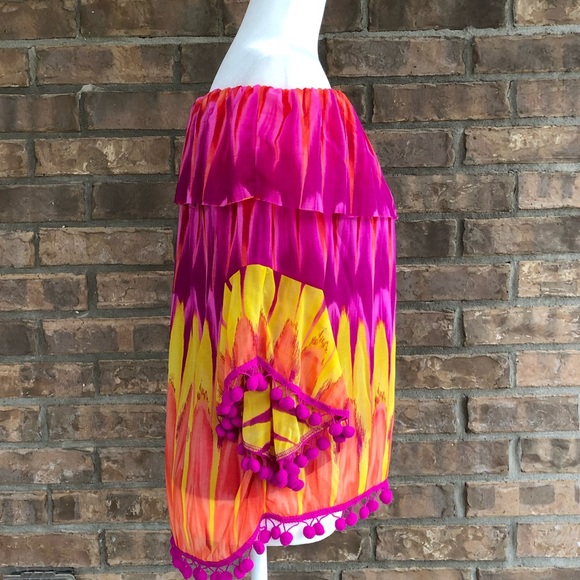 Beautiful Fuchsia Top with Pop-Pom Trim - Picture 3 of 6